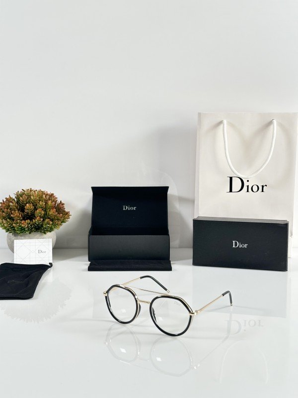 Dior_7067_Gold_Black_Frame